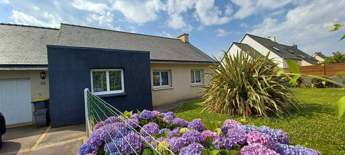 Maison à LE RELECQ-KERHUON