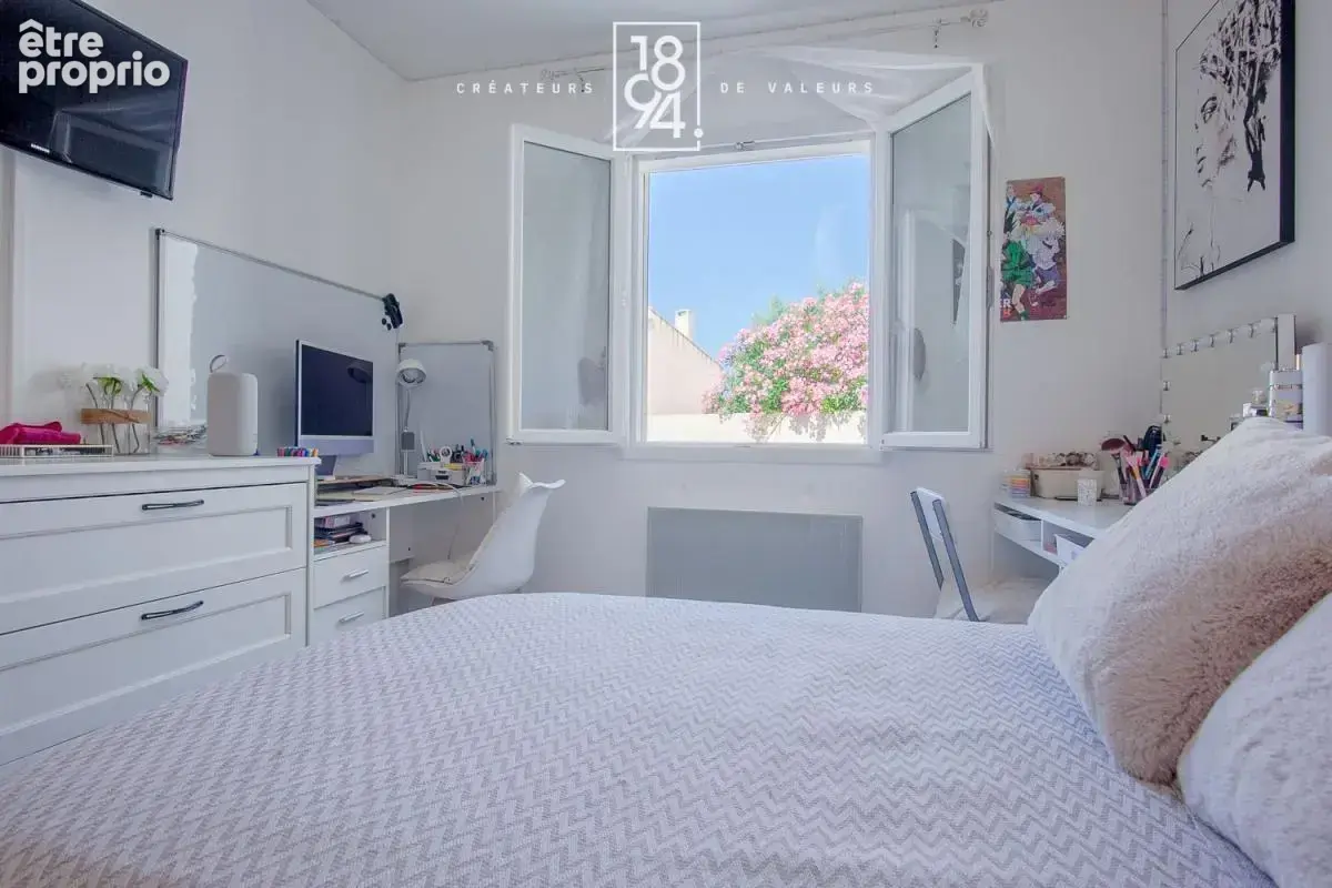 Maison familiale et récente avec garage et piscine en centre ville de Venelles - photo 8