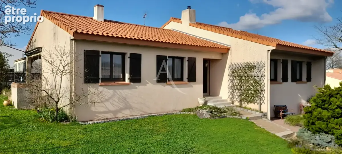 Maison à LA CHAIZE-LE-VICOMTE