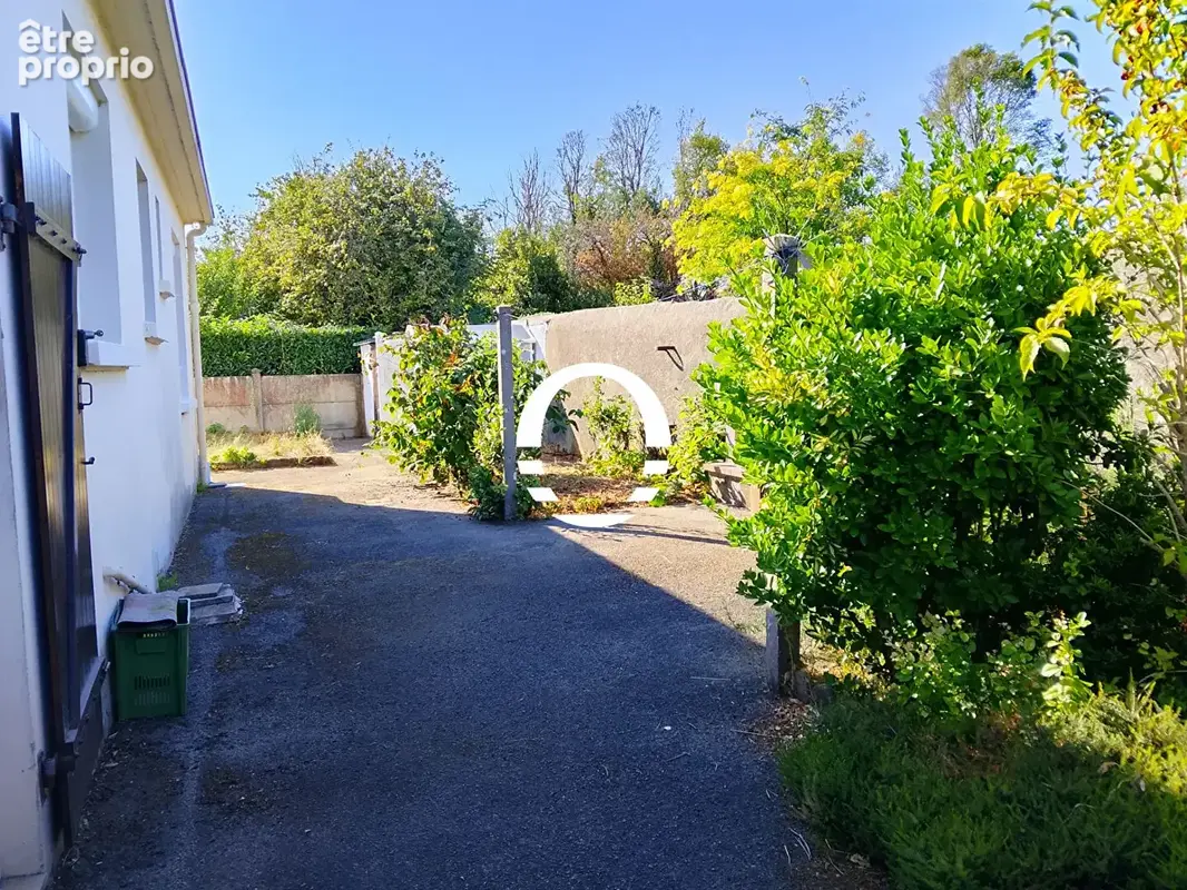 Au centre de La Plaine Sur Mer, commerces à pied - photo 4