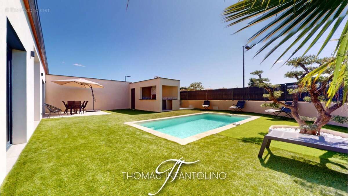En exclusivite - plain pied - 3 chambres - 1 suite parentale - salle de bain - salle d'eau - piscine - pool house - photo 3