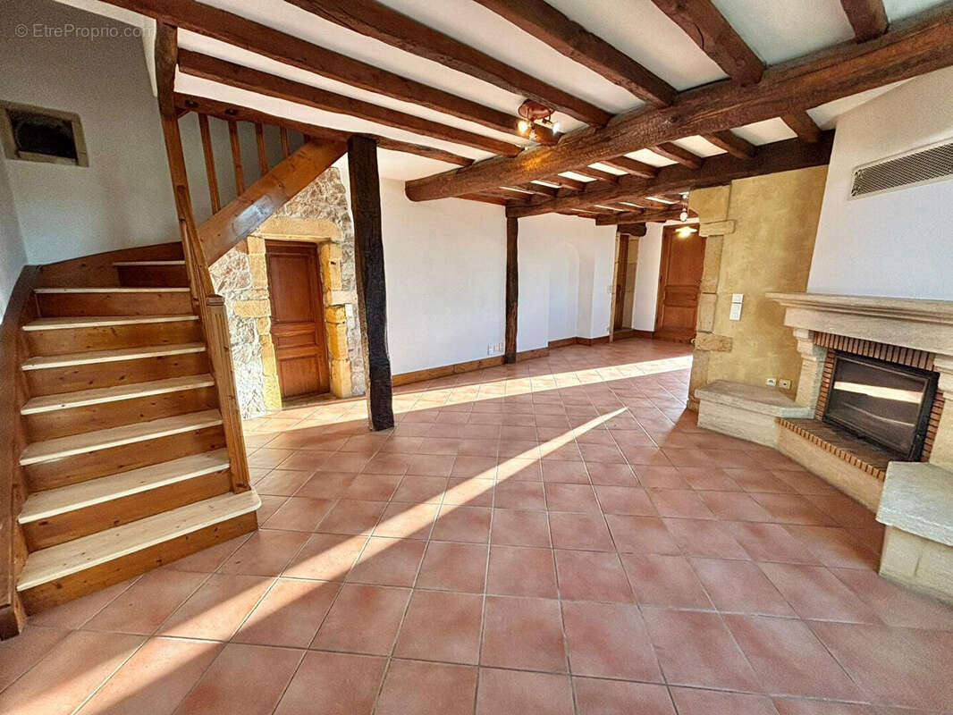 Maison à OUCHES