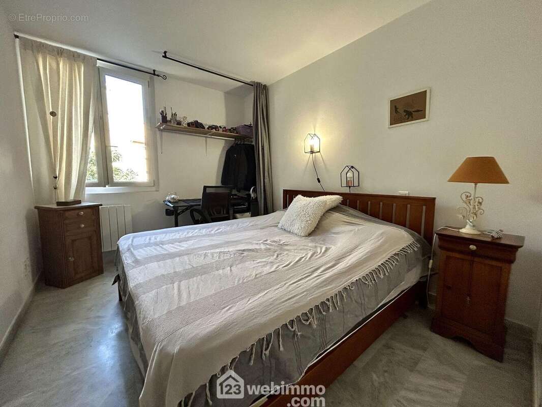 Chambre n°1 de 11,50 m2 - Appartement à BASTIA