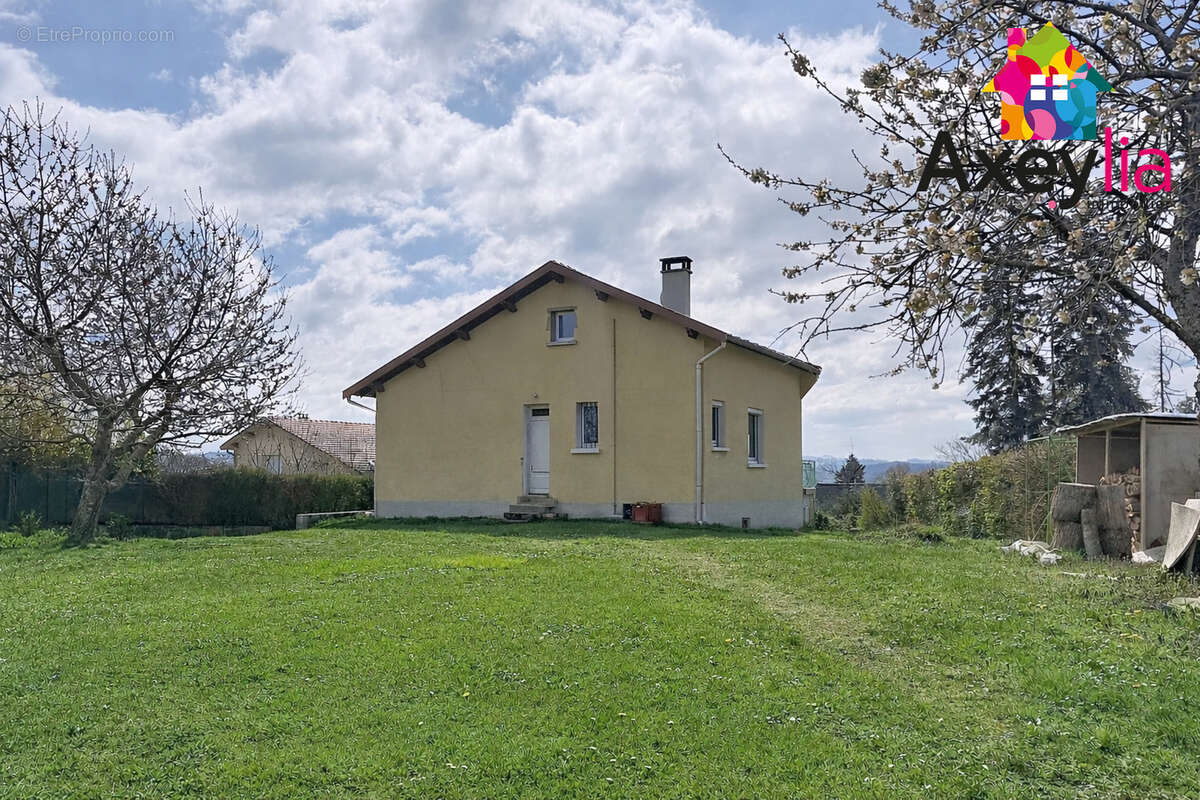 Maison à CHAZELLES-SUR-LYON