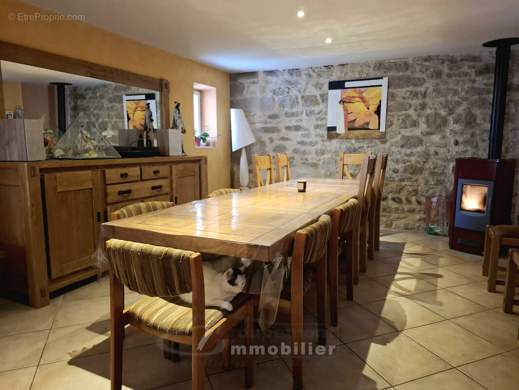 Maison à CHARMES-SUR-L'HERBASSE