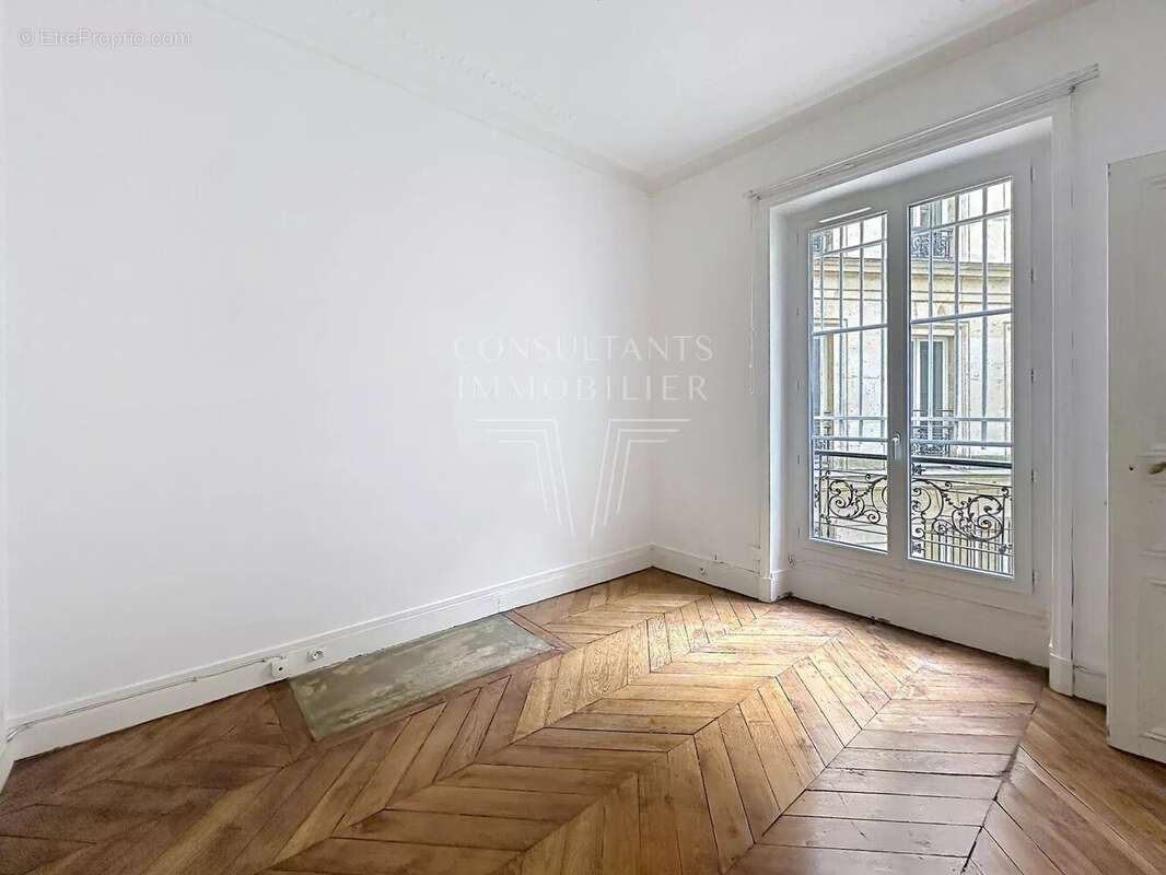 Appartement à PARIS-8E