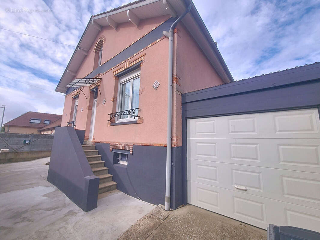 Maison à FRESNAY-LE-GILMERT