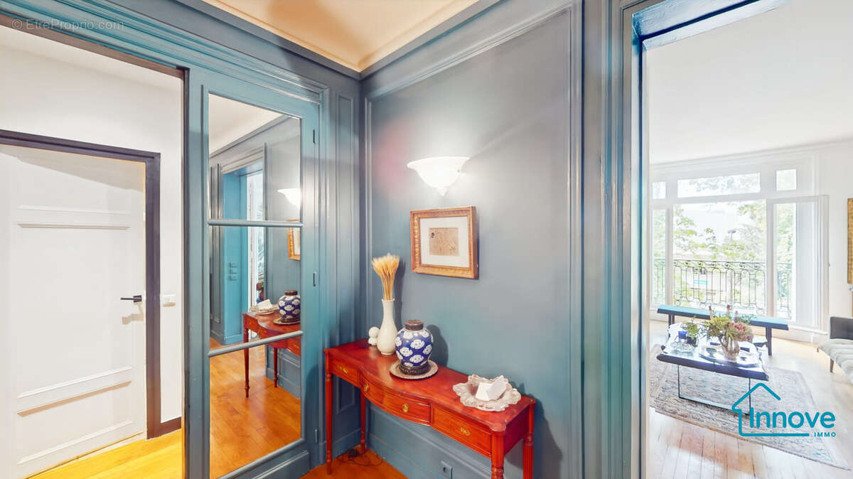 Appartement à PARIS-16E