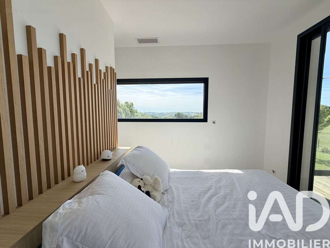 Maison 166 m² à L'isle-Jourdain  - photo 8
