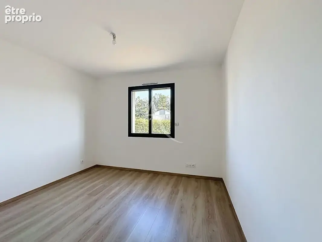 Maison contemporaine 2021 - Plain-pied - DPE A - Centre de Vernoil-le-Fourrier - photo 6
