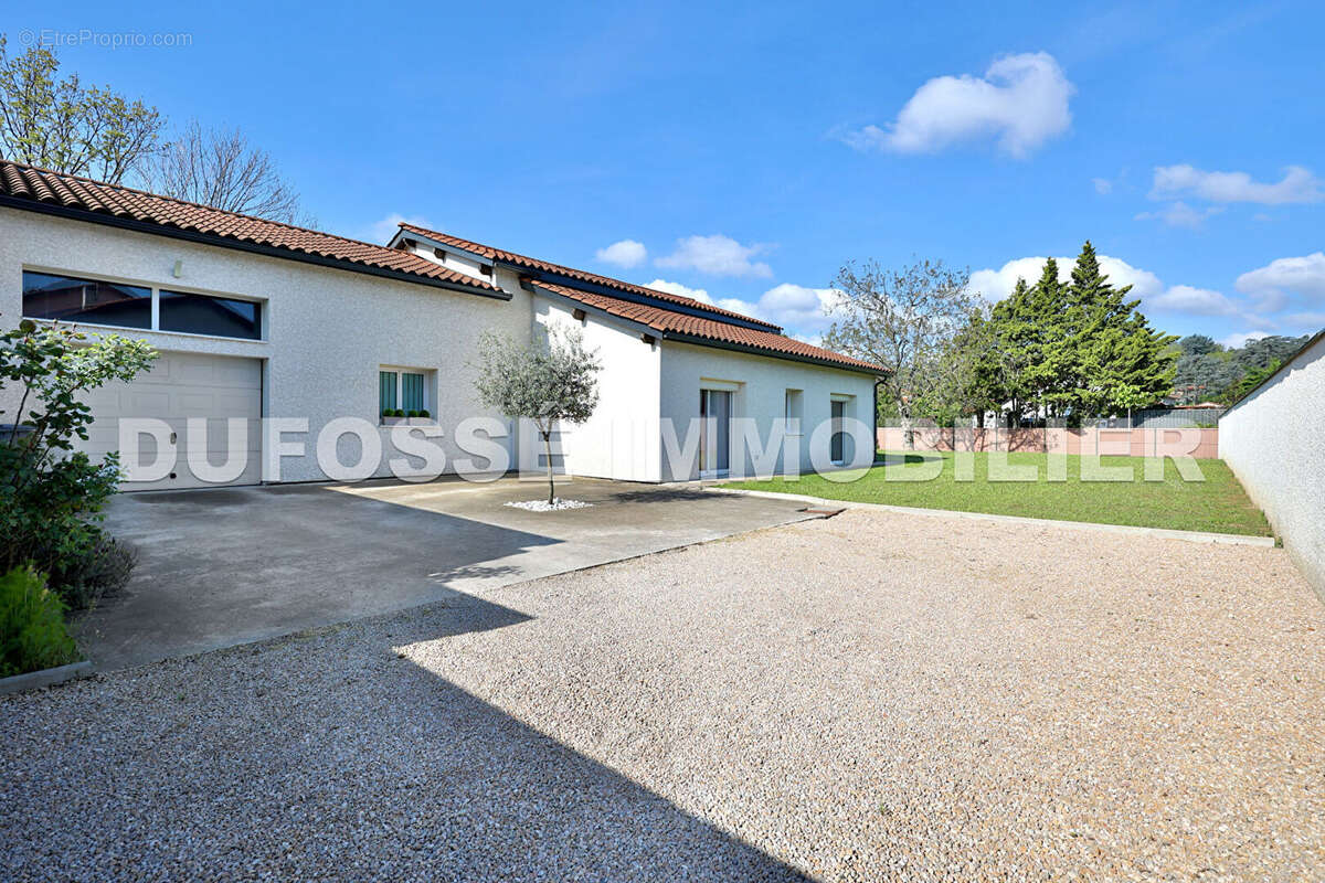 Maison à SAINT-GENIS-LAVAL