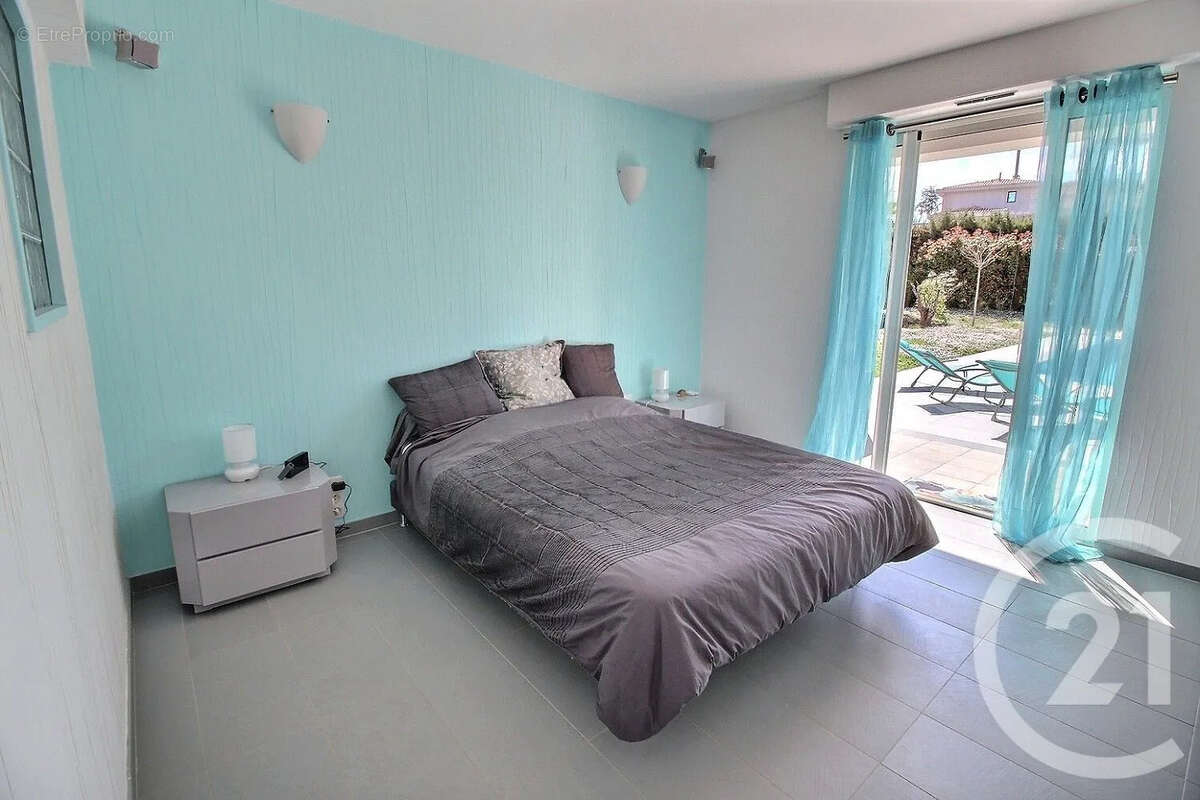 Maison à ROQUEFORT-LES-PINS