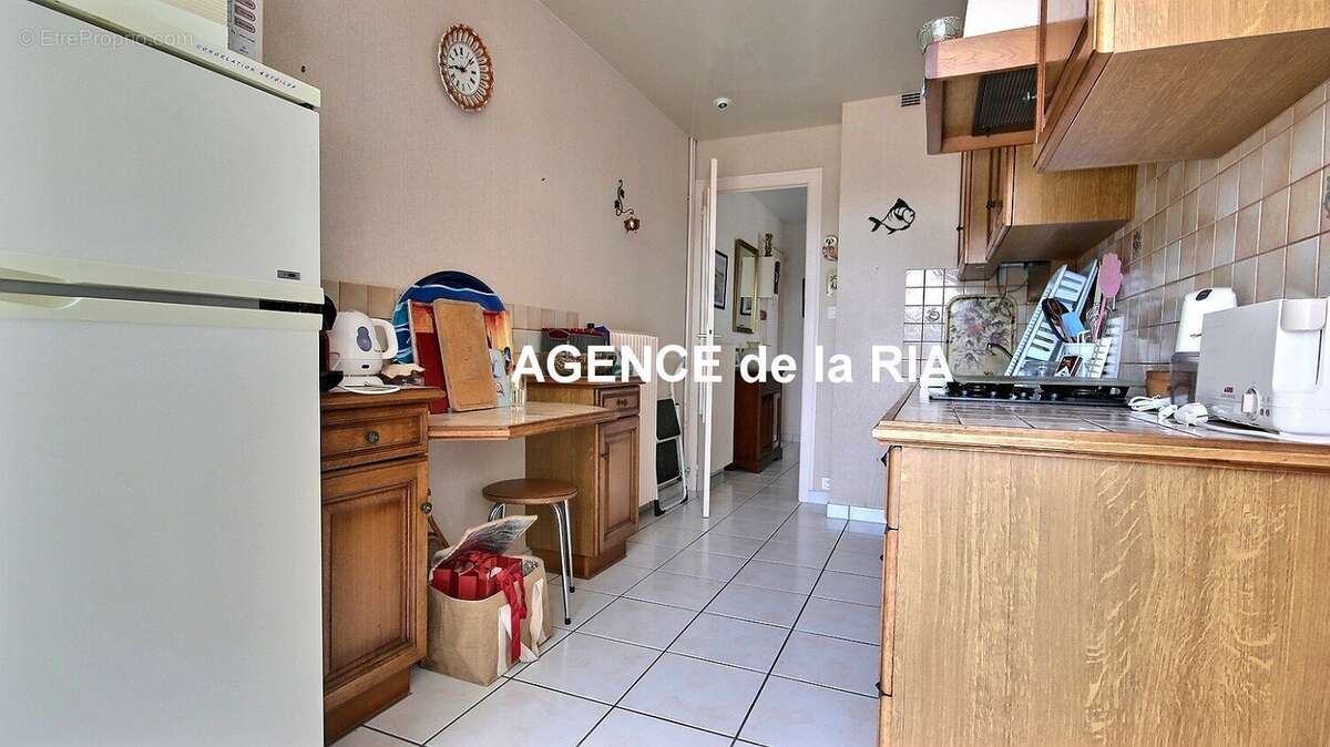 APPARTEMENT T3 - dernier étage - A deux pas du port - photo 3