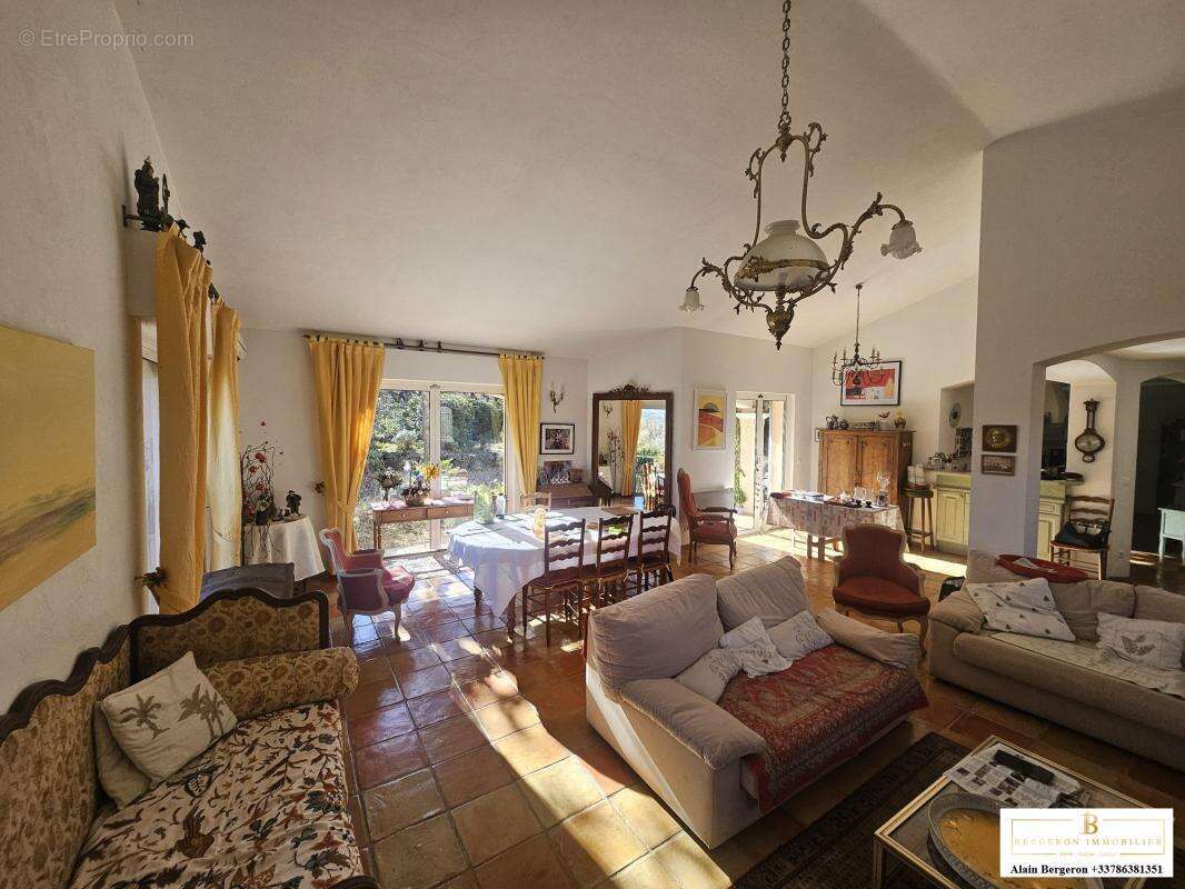 Maison à SAINT-CEZAIRE-SUR-SIAGNE