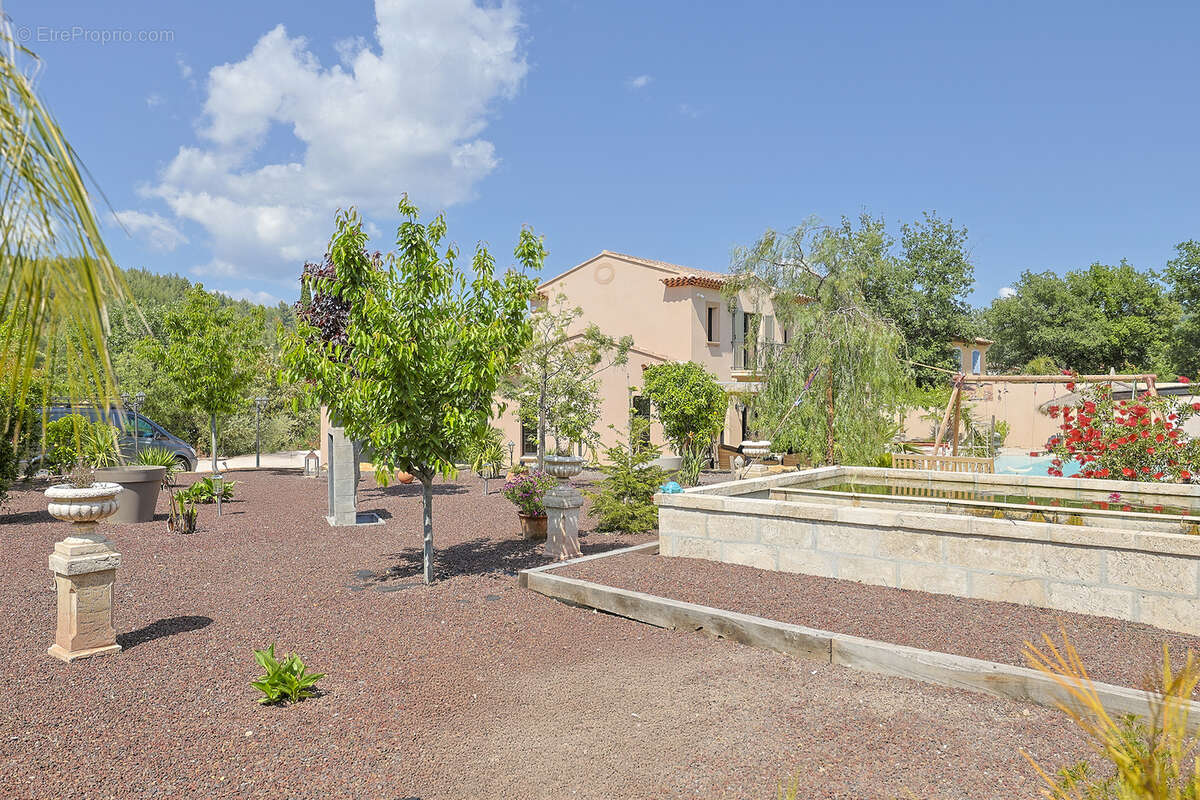 Maison à SOLLIES-TOUCAS