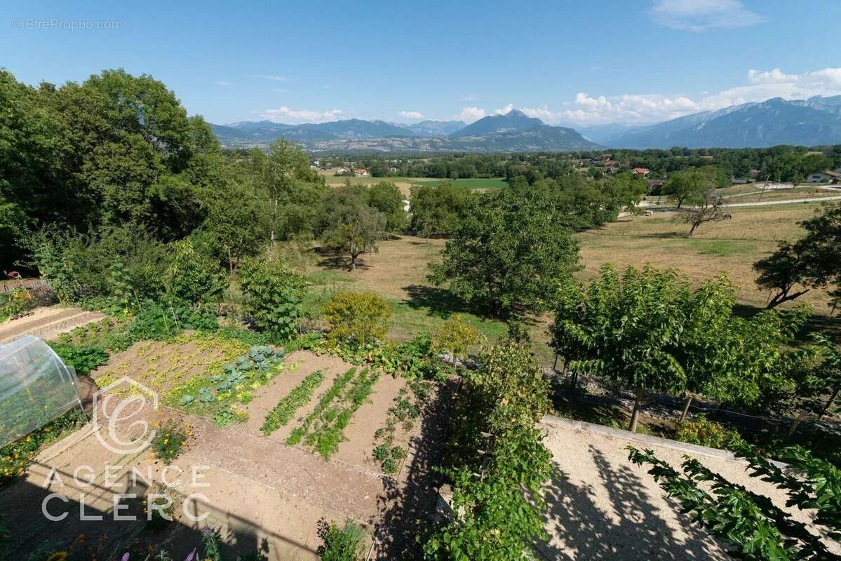 Maison à PERS-JUSSY