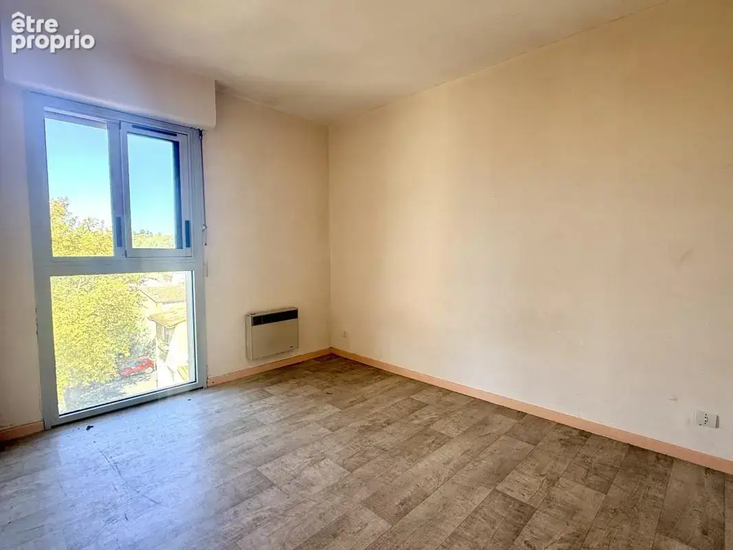 Vue panoramique sur les Pyrénées, garage et cellier : un T2 au dernier étage avec ascenseur ! - photo 3