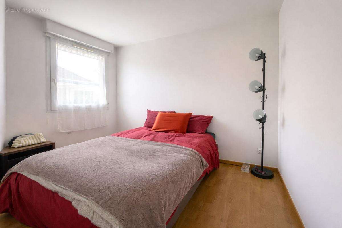 En plein centre ville F4 - 2 chambres - 73m² - 2 places de parking - 1 cave - photo 4