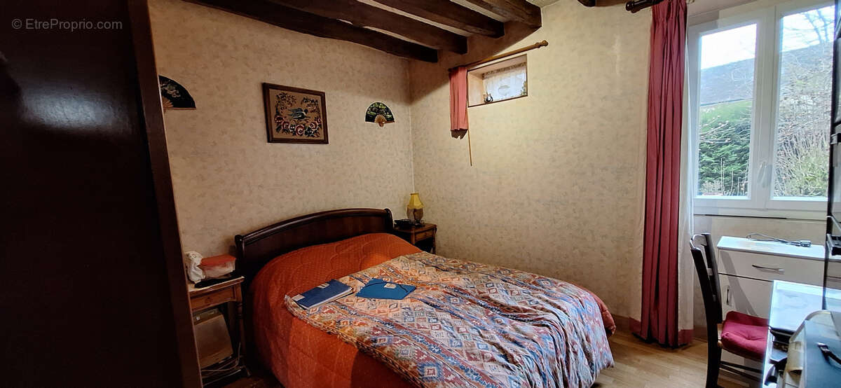 Maison à LAROCHE-SAINT-CYDROINE