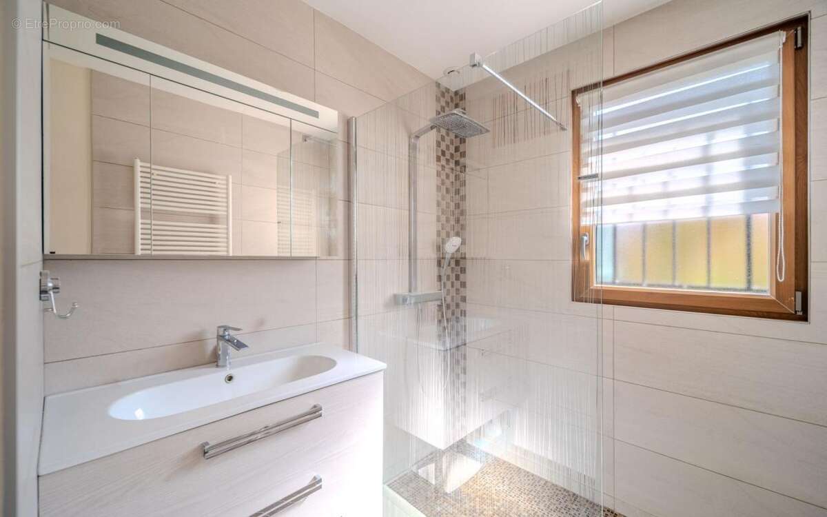 Maison à VELAINE-EN-HAYE