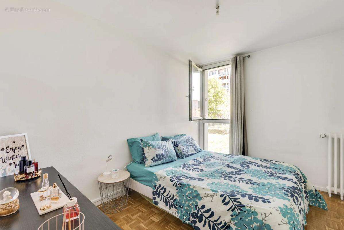 Appartement à VILLENEUVE-LA-GARENNE