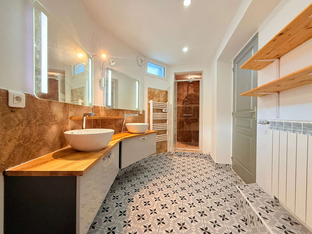 Maison à AMBARES-ET-LAGRAVE