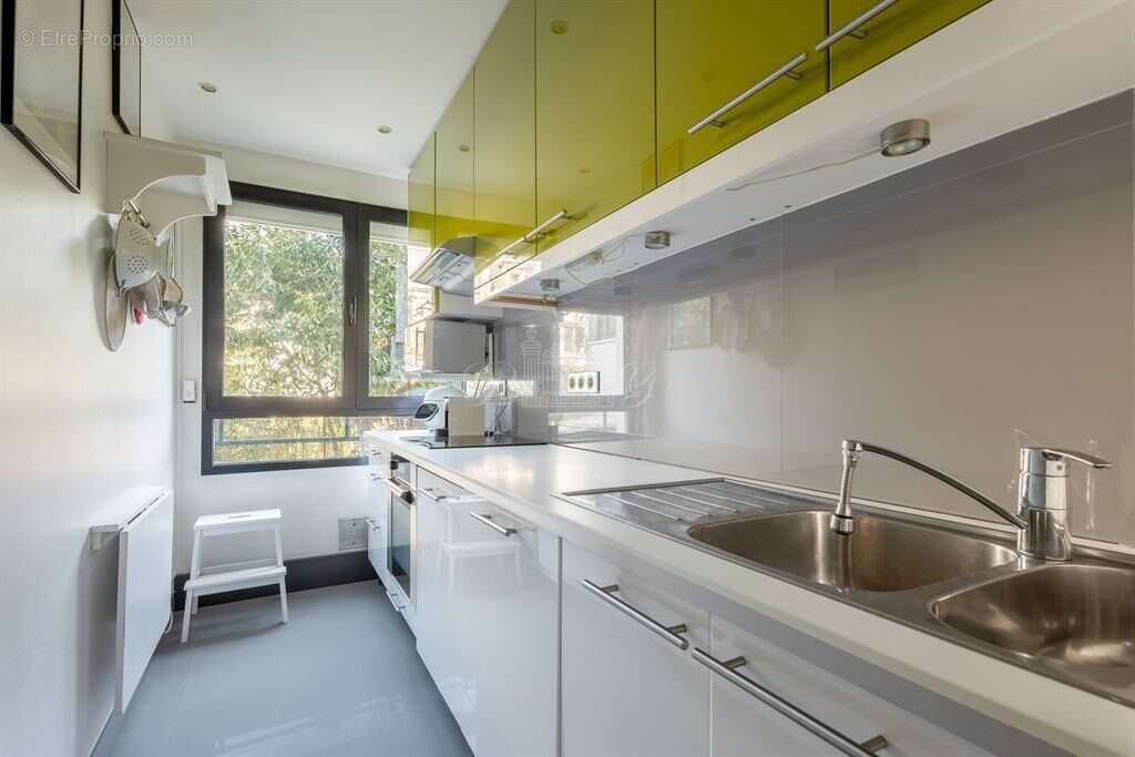 Appartement à PARIS-14E