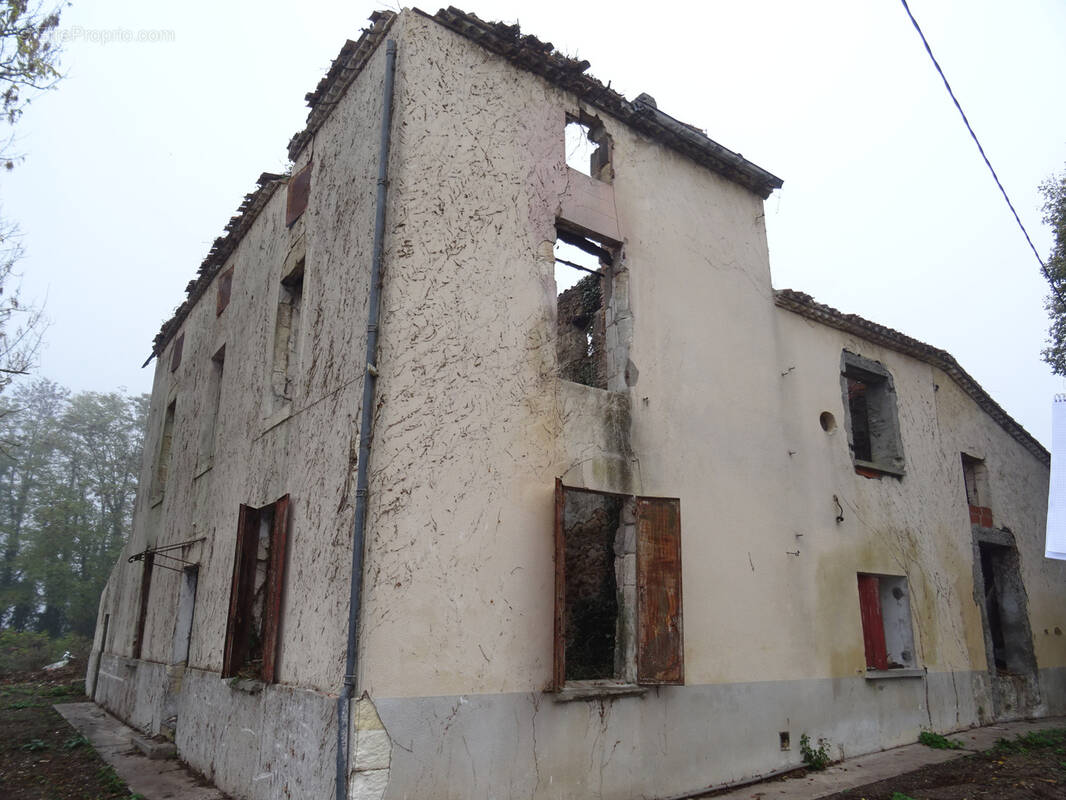 Maison à COUTHURES-SUR-GARONNE