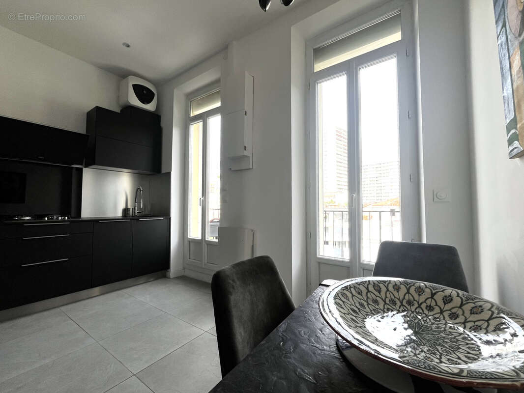 Appartement à MARSEILLE-7E