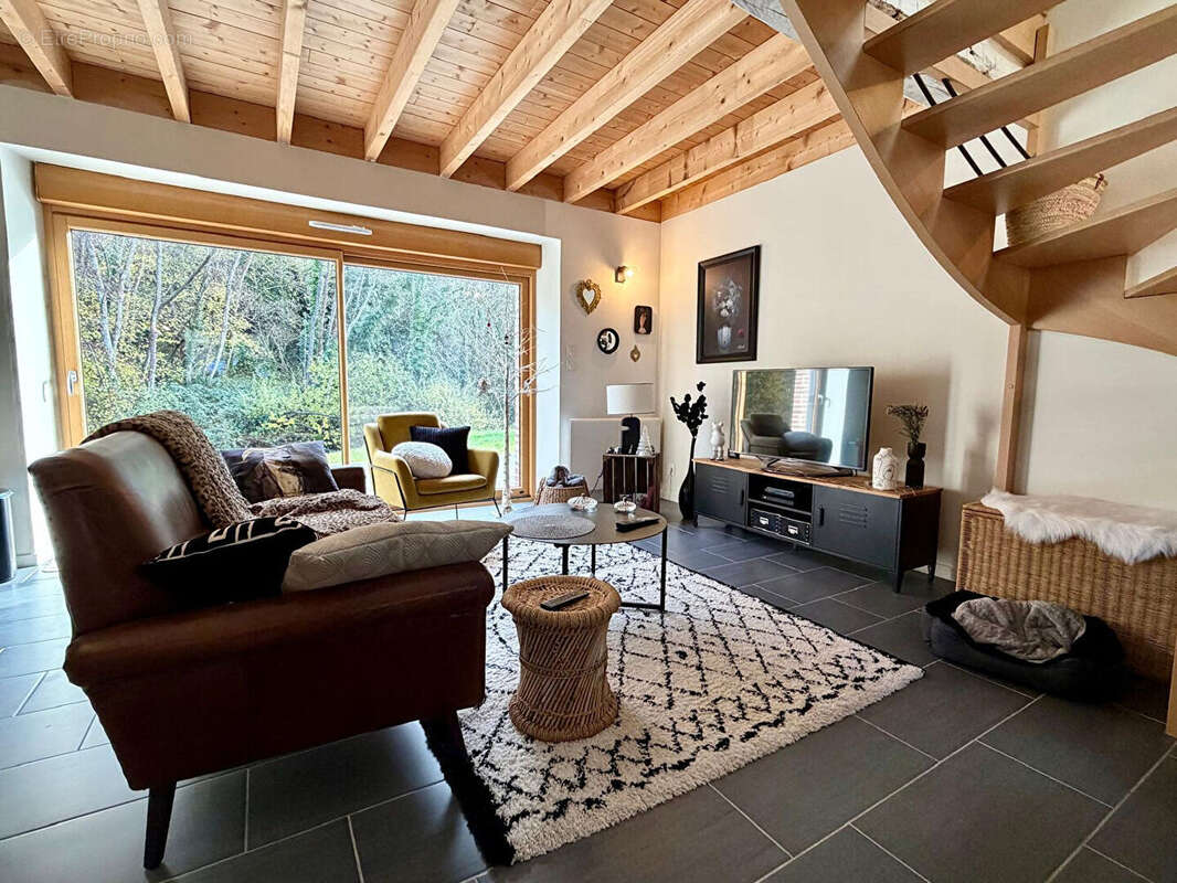 Maison à MONTIGNE-LE-BRILLANT