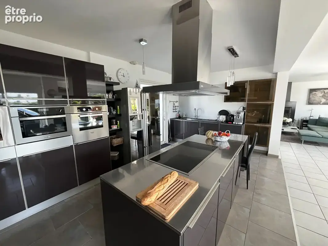 VENTE d'une maison T7  à PORSPODER -vue mer- piscine couverte - photo 8