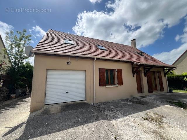 Maison à EPERNON