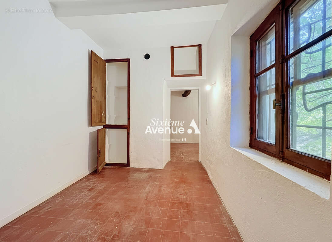 A vendre au Plan de Grasse - Maison atypique de 10 pièces ? 8 chambres ? Terrain de 360 m² - photo 10
