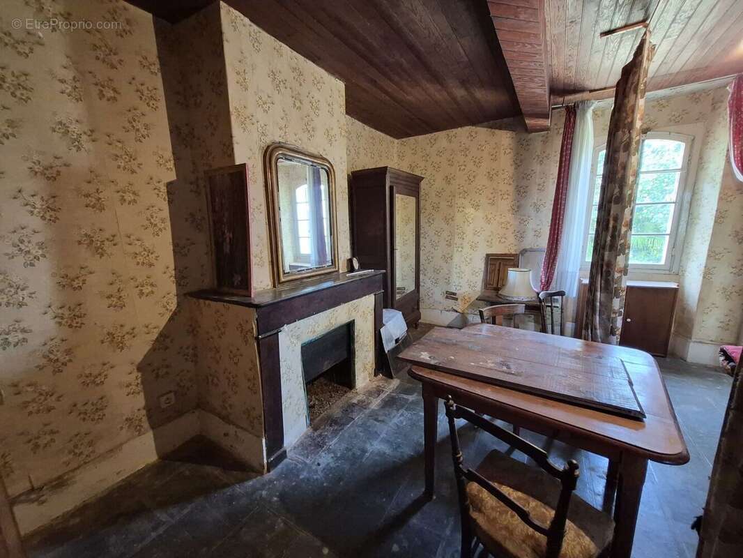 À vendre, proche de Tarbes (Hautes-Pyrénées): maison de plain-pied (ancienne fermette) à rénover avec grenier, garage, cour priv - photo 11