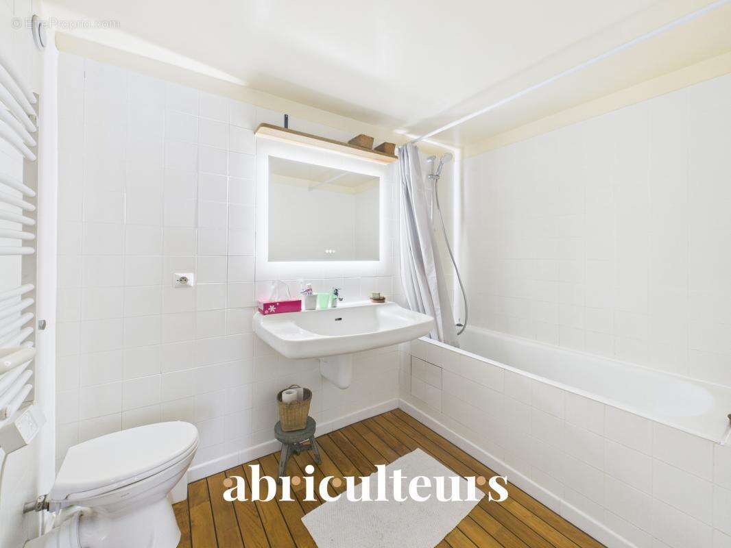Appartement à LES LILAS