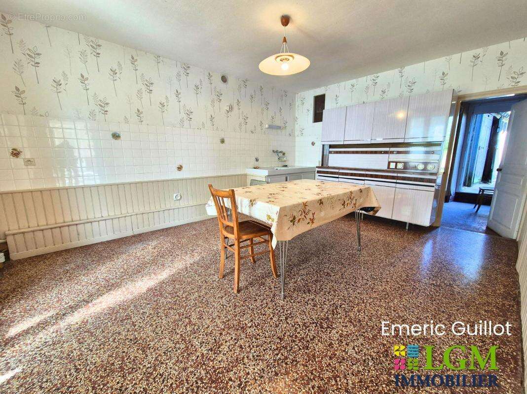 Maison de bourg de 120 m² – 3 chambres – Véranda – Atelier – Marolles (41330) - photo 8