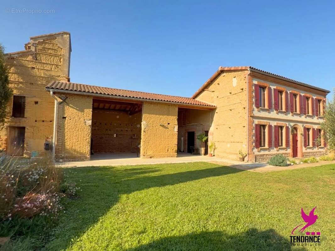 Maison à MONTAIGUT-SUR-SAVE