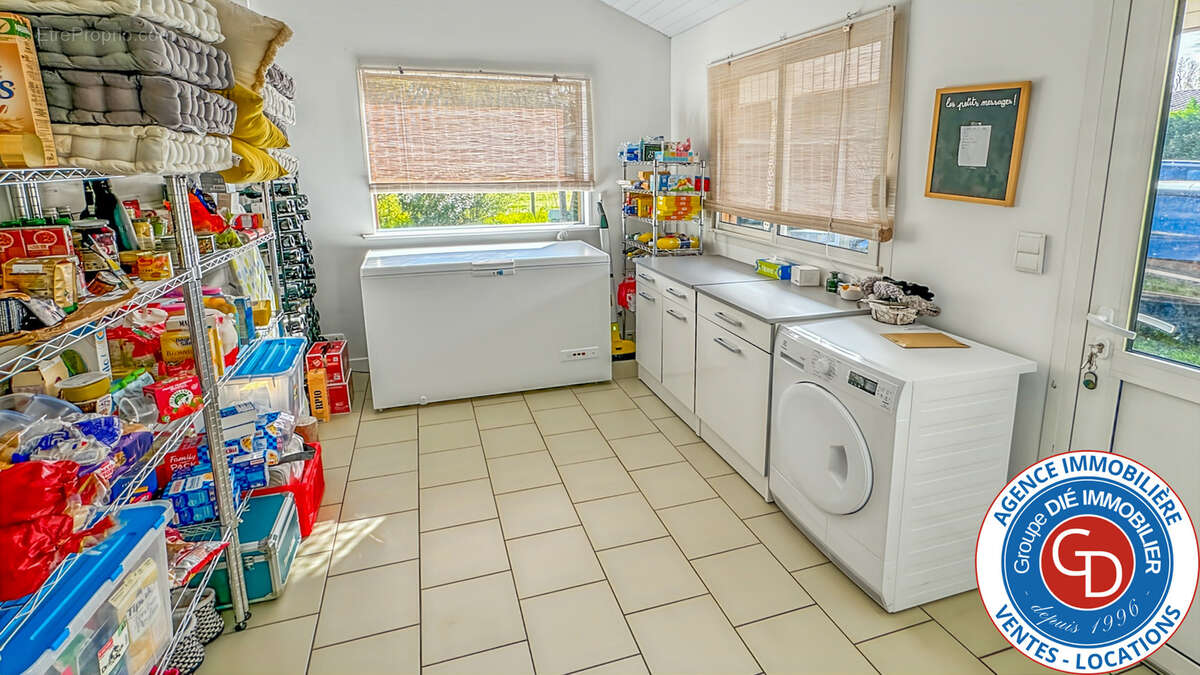 Villa avec 5 chambres, garage et piscine - photo 32
