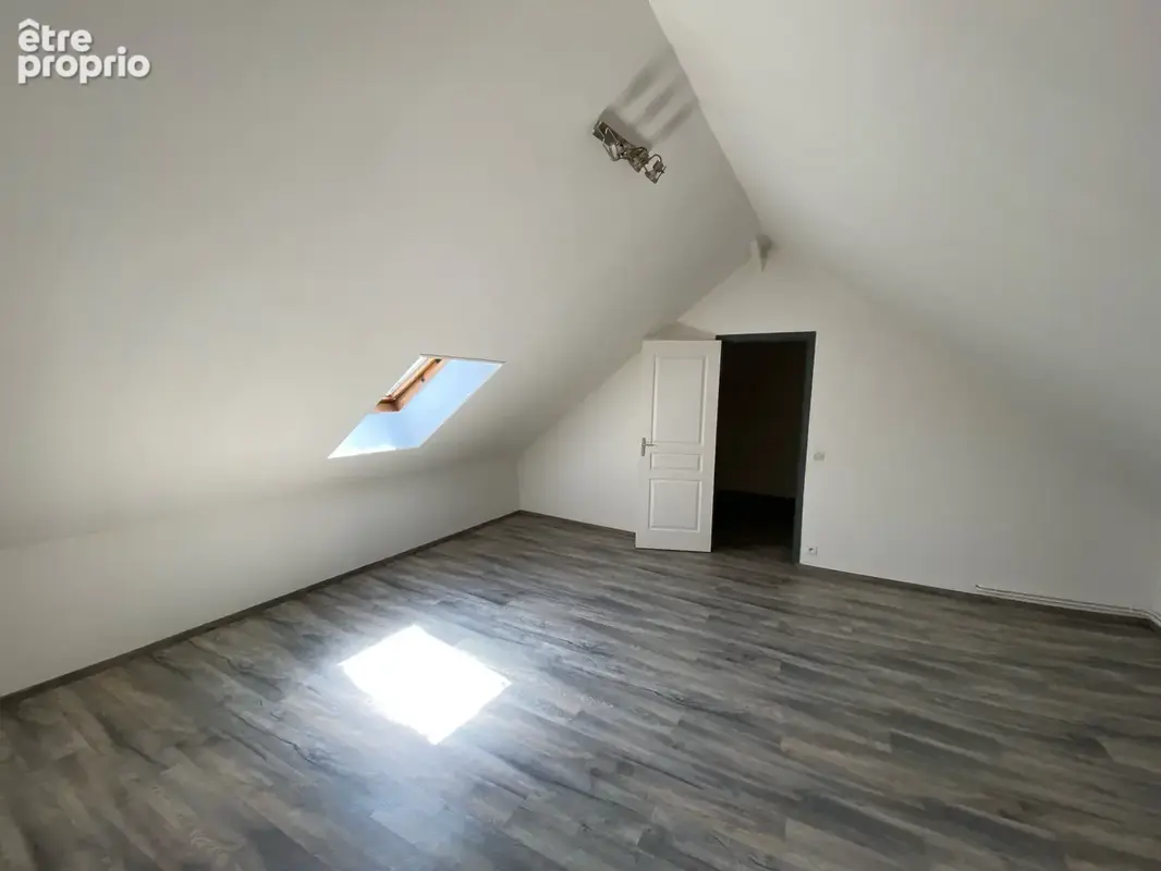 Propriete avec 2 maisons, grange et terrain - photo 7