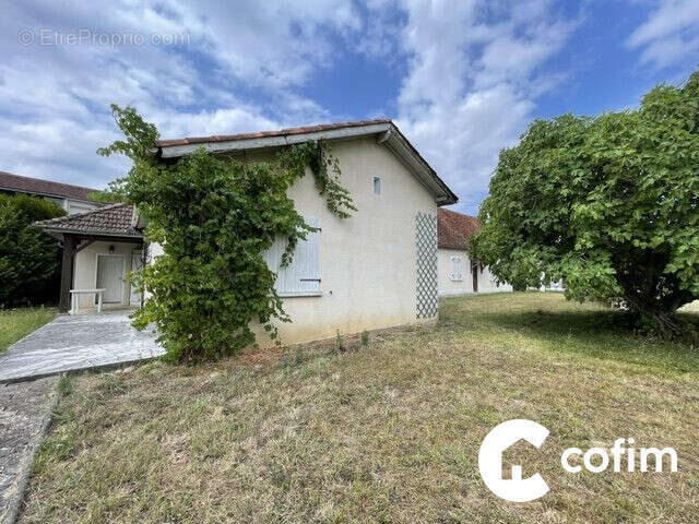 Maison 150 m² à Theze  - photo 6