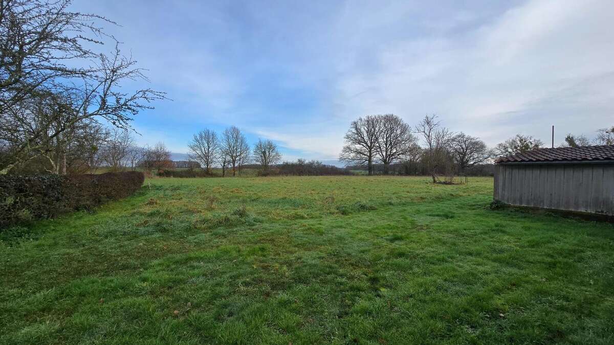 Appartement 110 m² à Leignes-Sur-Fontaine  - photo 4