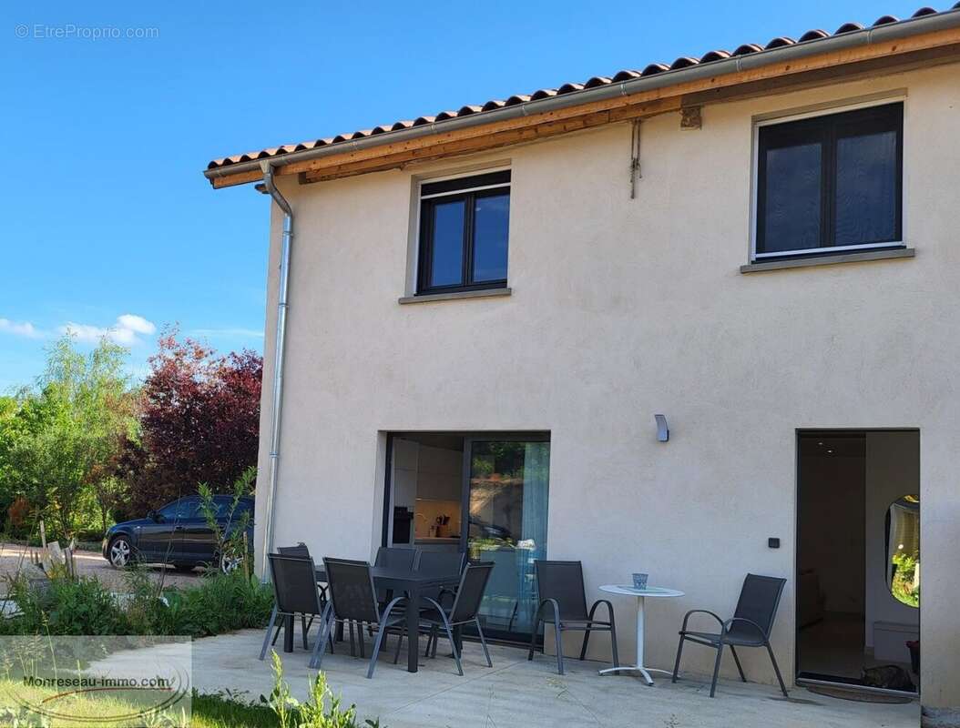Maison à VARENNES-LES-MACON
