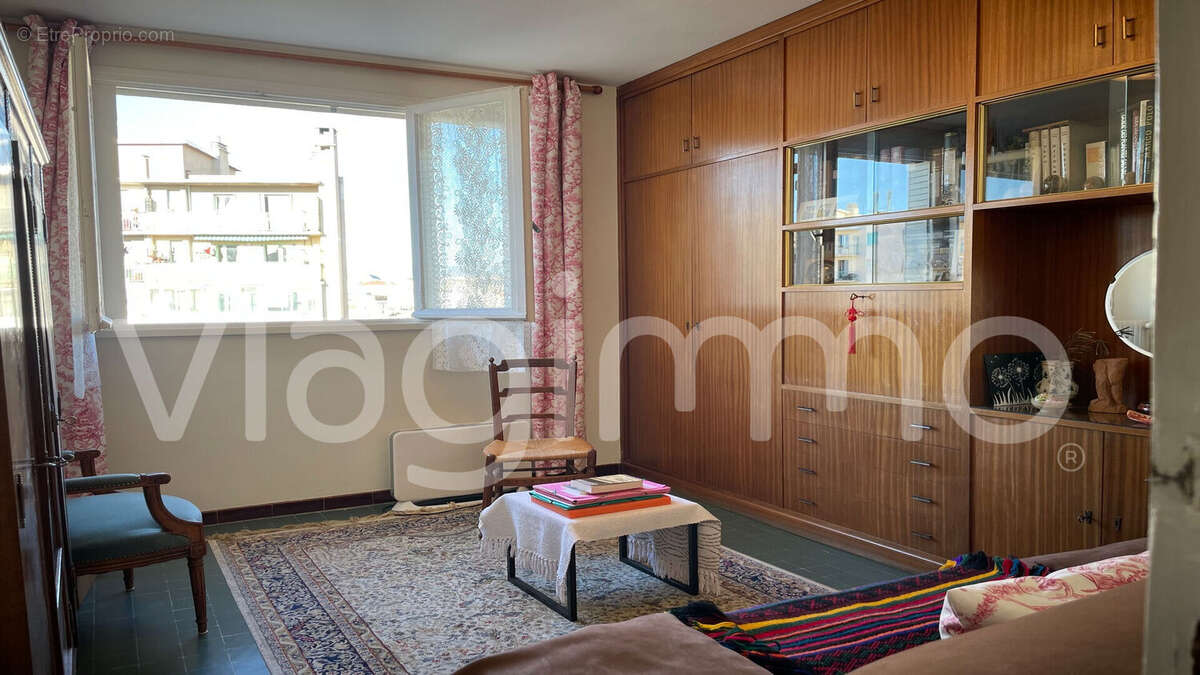Appartement à MARSEILLE-5E