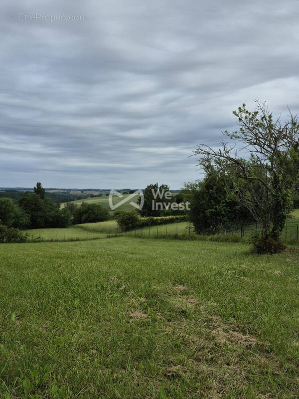 Terrain à TAURIAC