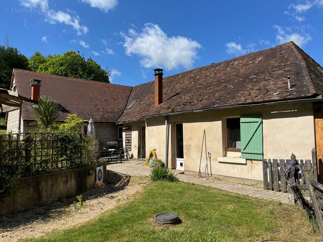 Maison à COUSSAC-BONNEVAL