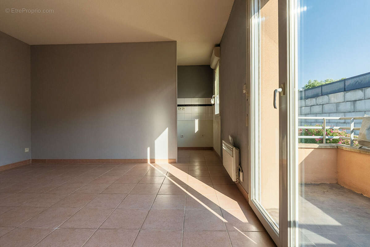 CARCASSONNE - PÉRIPHÉRIE Appartement T2 45m² avec grand balcon et place de parking privative - photo 5