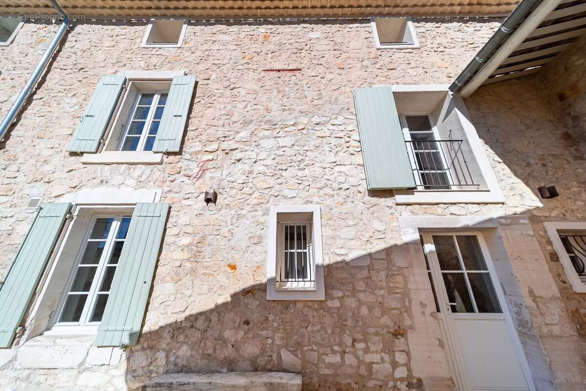 Maison à PERNES-LES-FONTAINES