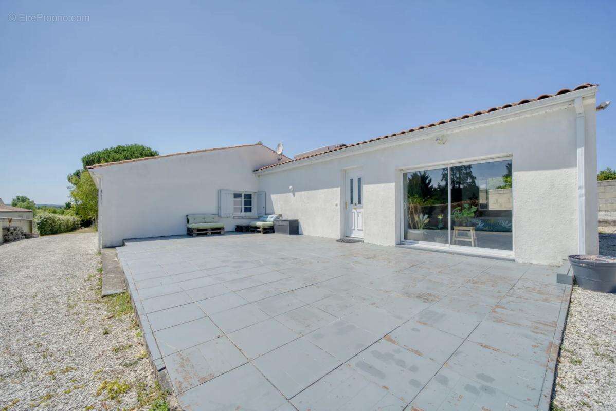 Maison de 6 pièces de 176 m² à Bussac-sur-Charente - photo 25