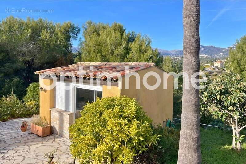 Maison à SAINT-LAURENT-DU-VAR