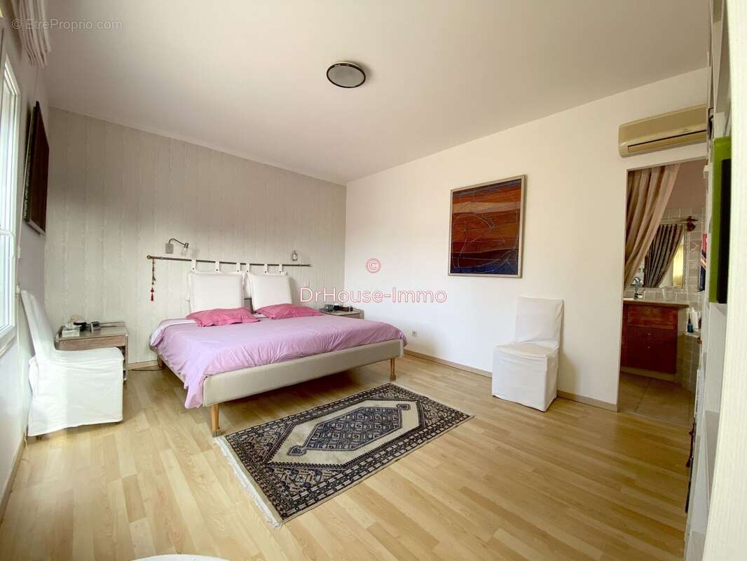Maison 300 m² à Aigues-Mortes  - photo 7